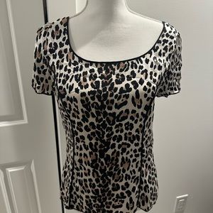 White House, Black market animal print 100% silk size 10 blouse